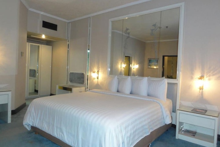 Room 8 of 34