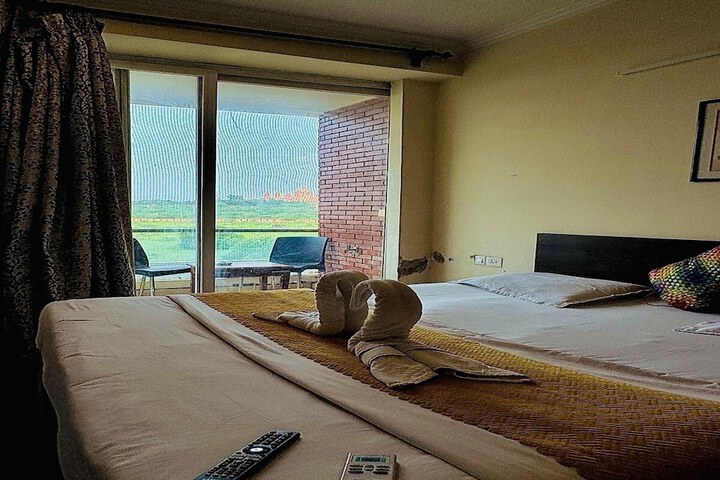 Room 11 of 27