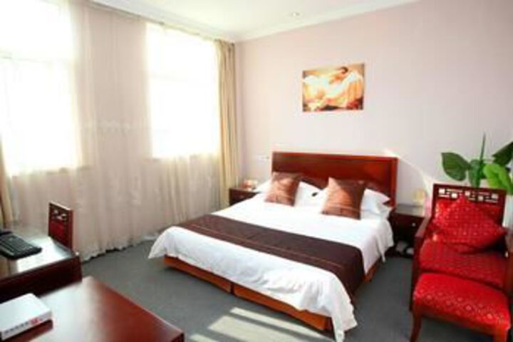 Room 4 of 18