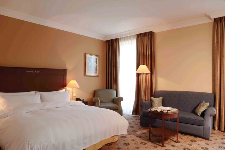 Room 2 of 62