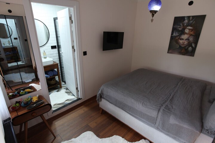 Room 9 of 22