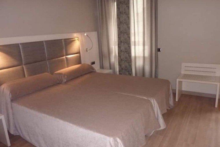 Room 8 of 25