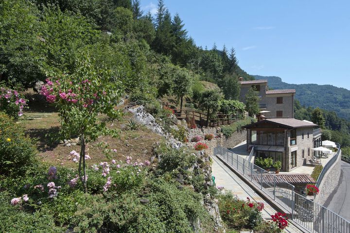 Hotel Exterior 98 of 125