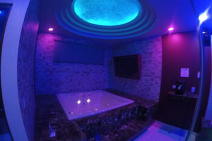 Hot Tub 72 of 78