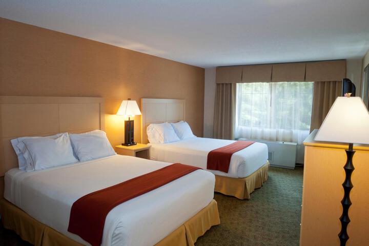 2 Queen Beds (3 of 9)