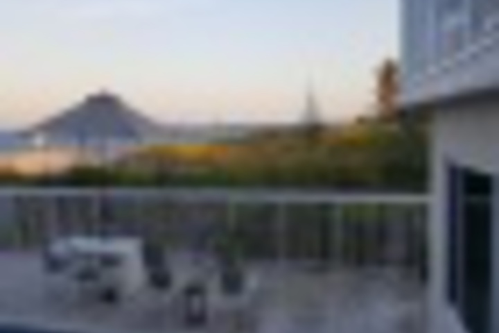 Sundeck 3 of 695