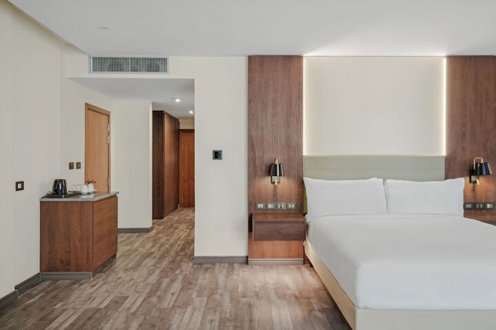 Room 32 of 73