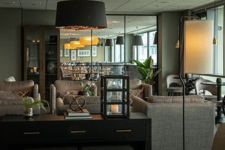Lounge 65 of 90