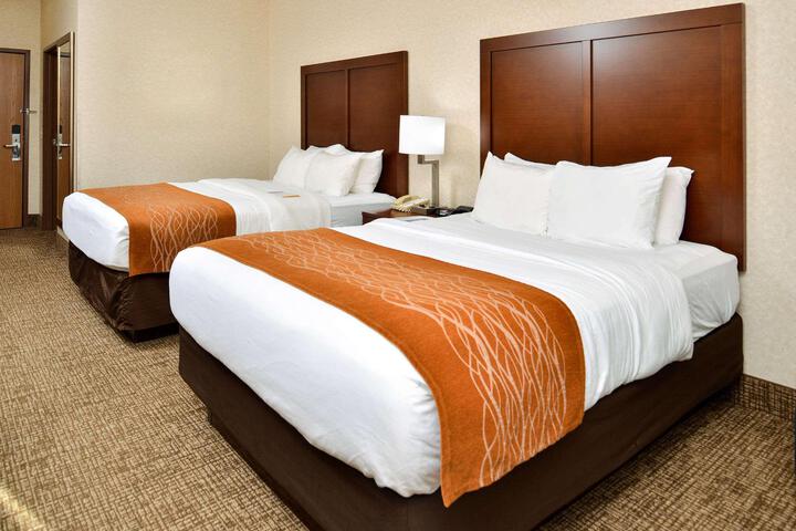 2 Queen Beds (2 of 5)