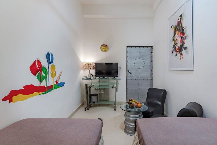 Room 12 of 41