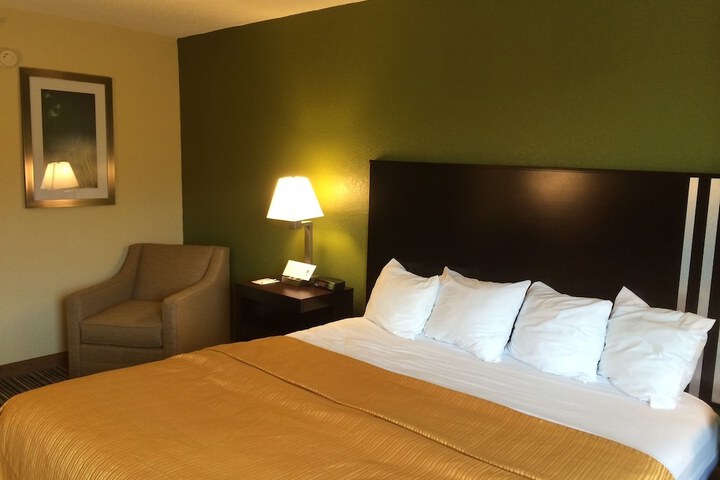 Room 17 of 51