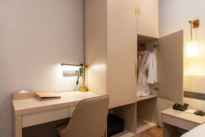 Room 21 of 48