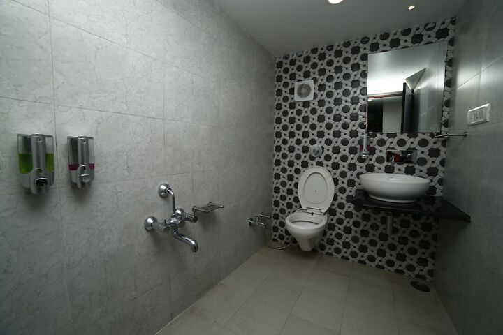 Room 17 of 35