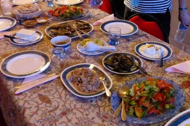 Dining 9 of 10