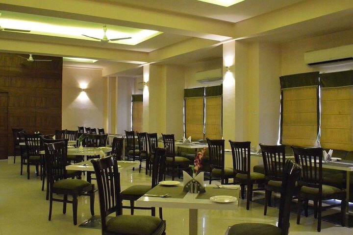 Dining 14 of 24
