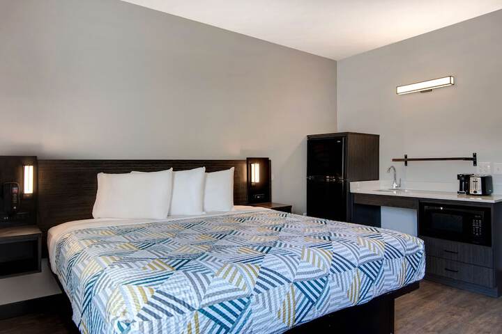 Room 16 of 38