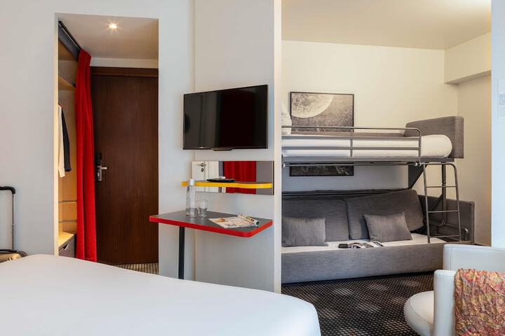 Room 27 of 60