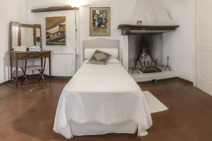 Room 3 of 17