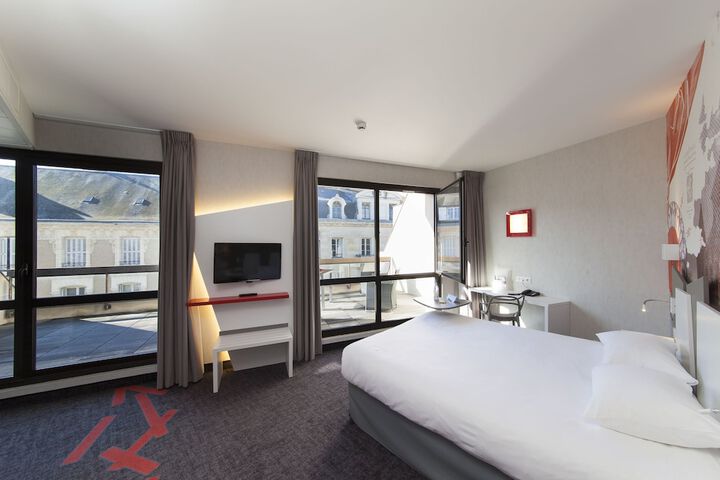 Room 51 of 143