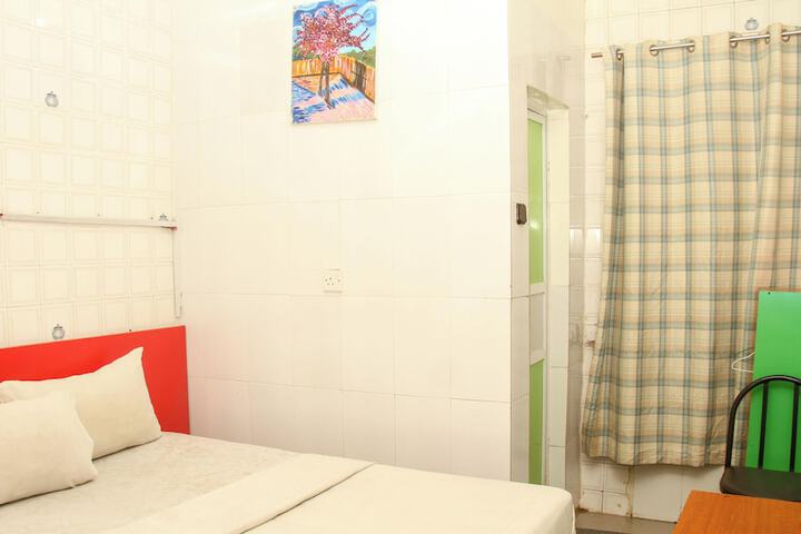 Room 18 of 33