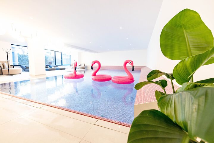 Pool 16 of 28