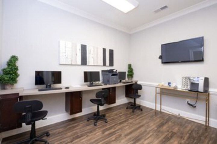 Business Center 13 of 82
