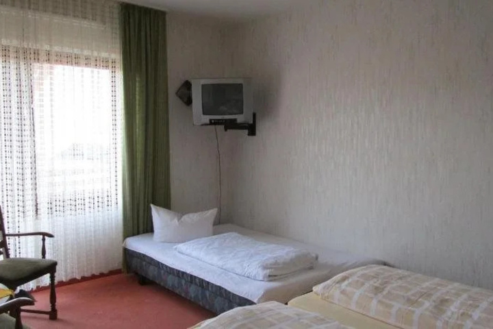 Room 5 of 28