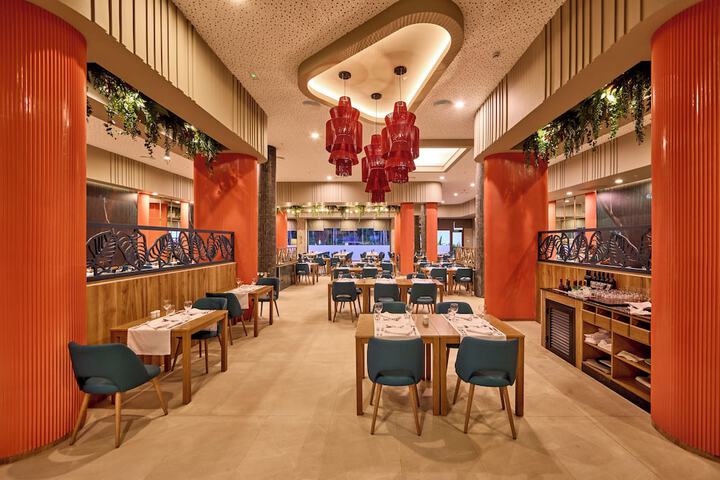 Dining 43 of 57