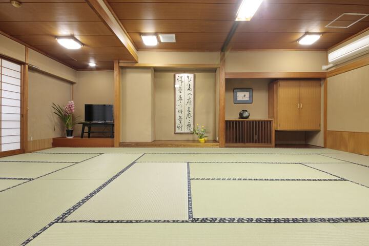 Room 17 of 94