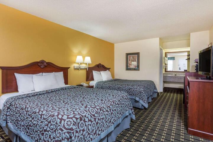 1 King Bed (4 of 7)