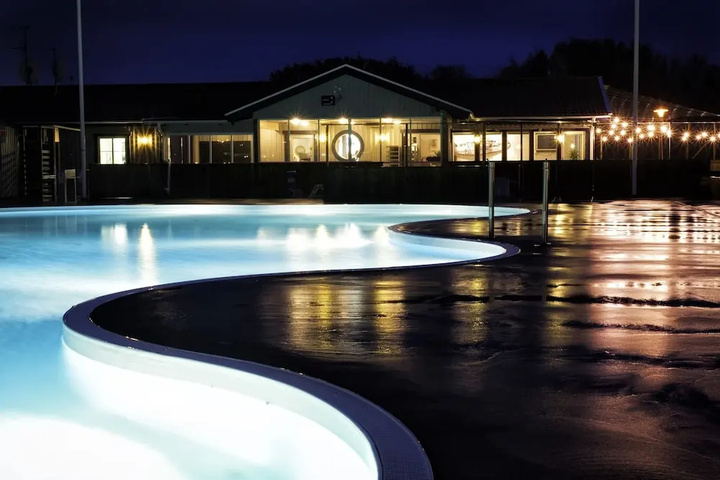 Pool 10 of 18