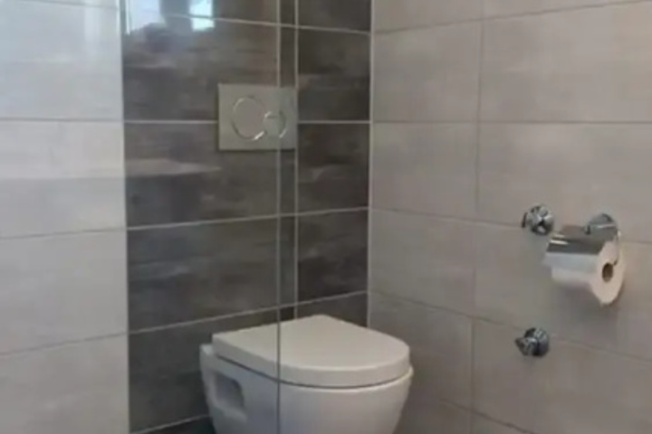Room 8 of 14