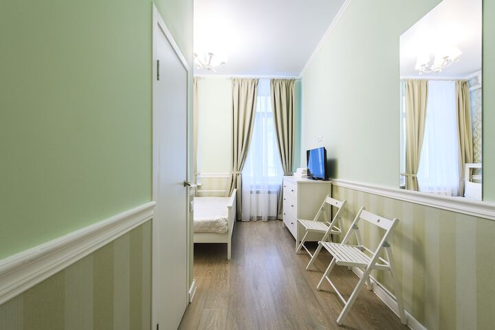 Room 8 of 40