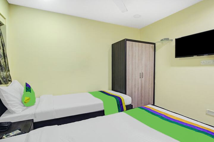 Room 13 of 40