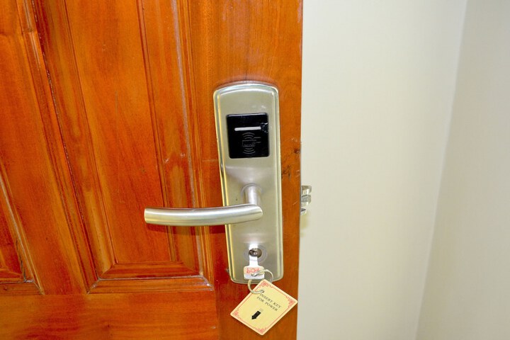 Room 32 of 61