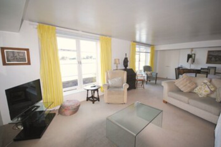 Room 22 of 28