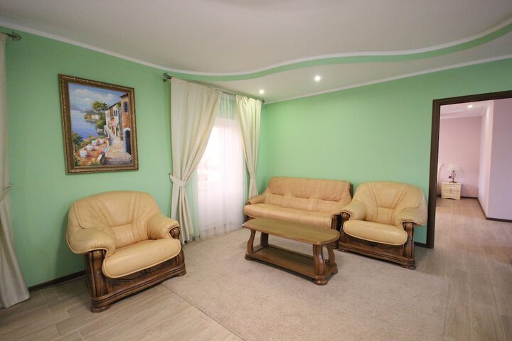 Room 10 of 30