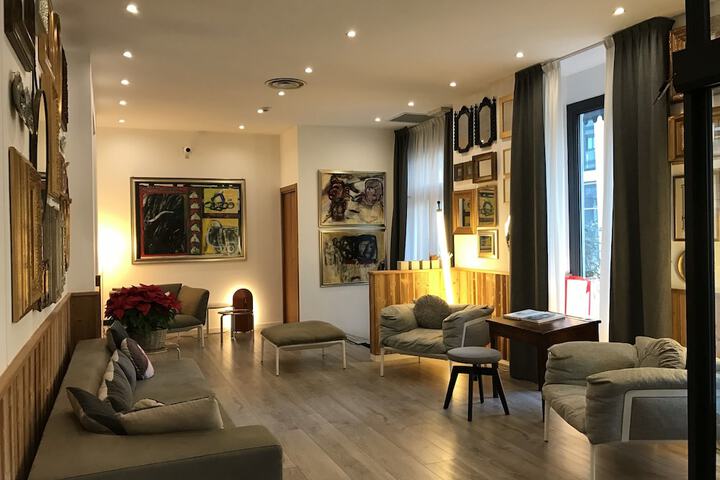 Guest Lobby