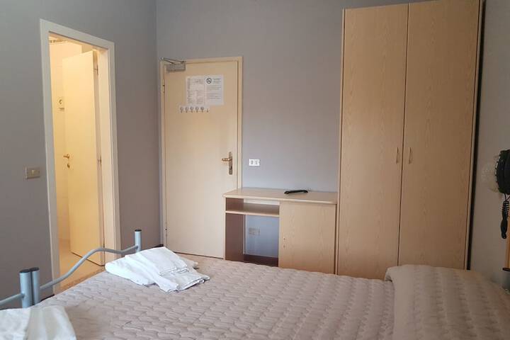 Room 13 of 34