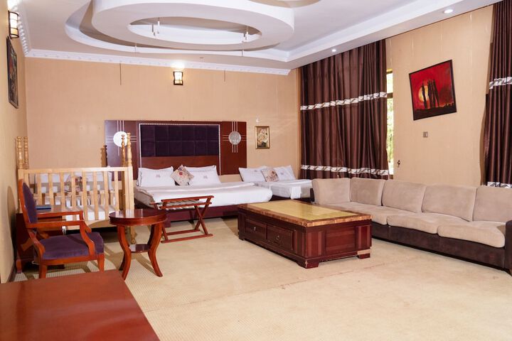 Room 8 of 16