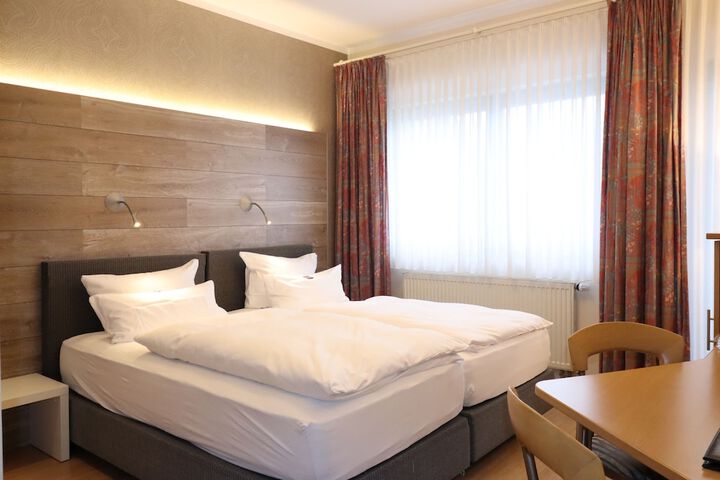 Room 12 of 39
