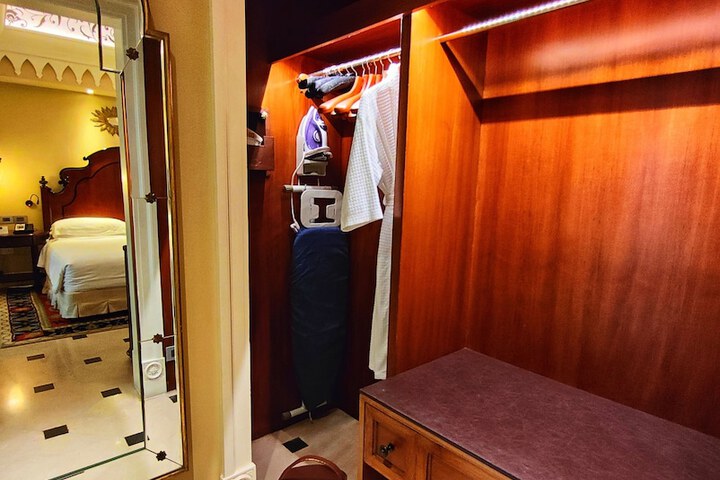 Room 21 of 118