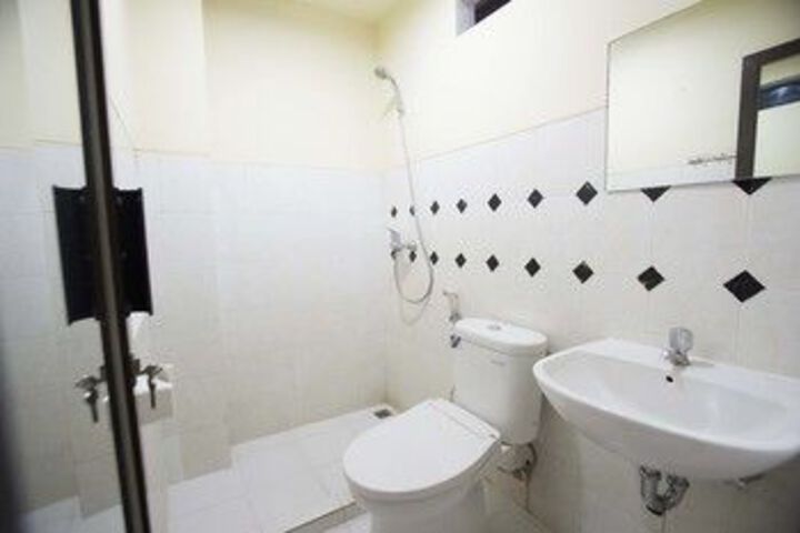 Room 2 of 10