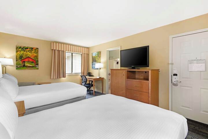 2 Double Beds Microwave and Refrigerator WiFi Full Breakfast (3 of 7)
