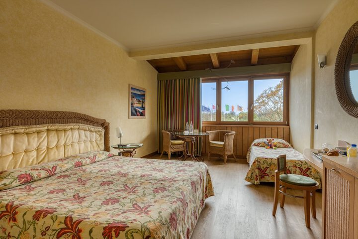 Room 32 of 157