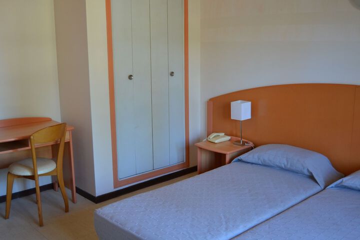 Room 6 of 34