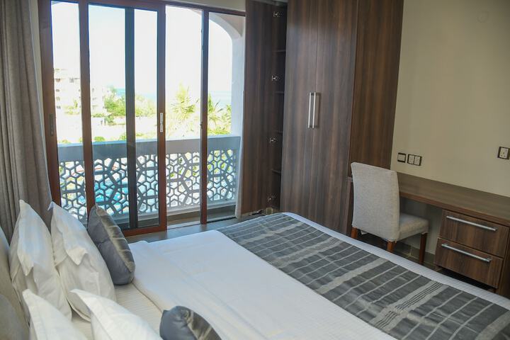 Room 8 of 76
