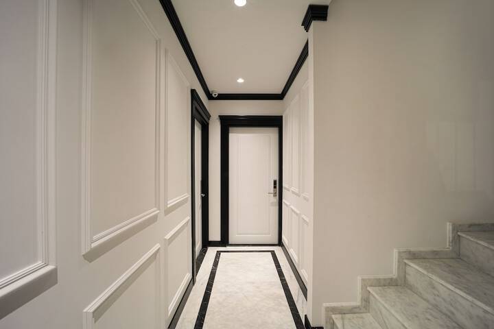 Ballroom/Hall 31 of 43