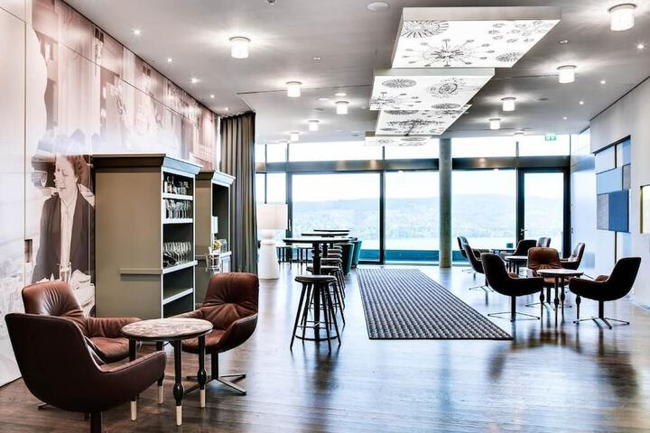 Guest Lobby