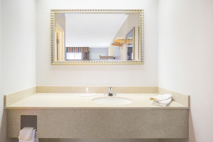 Bathroom sink